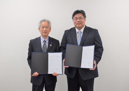 技術協定書を取り交わすJ-ENG 川島社長(右) と 赤阪鐵工所 阪口社長(左)